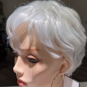 HAIR, Pixie cut with bangs, Free Part, White
